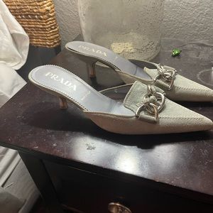 Never worn, bought of Poshmark and just too small for me.